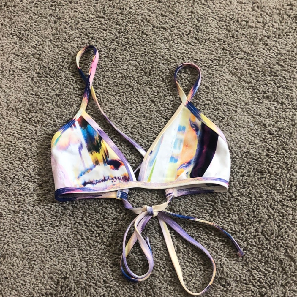 Jolyn triangle top